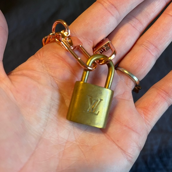 Authentic Louis Vuitton lock # 310.  Comes with 17” Rose gold chain. No key - Picture 8 of 11